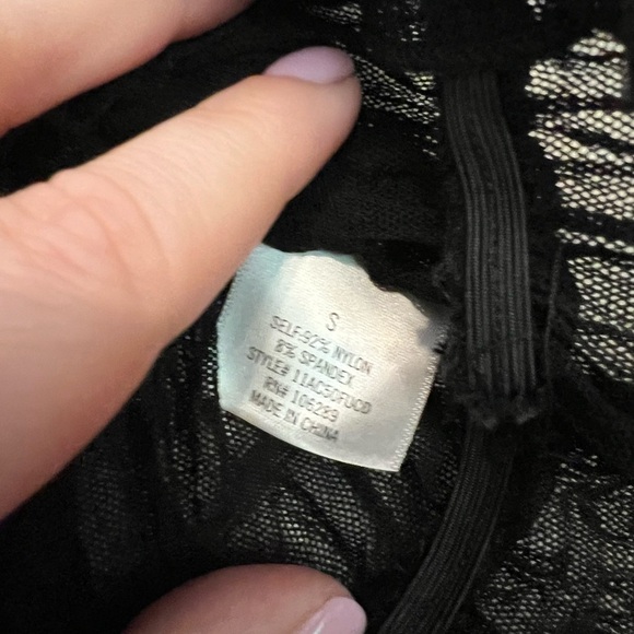 June & Ivy Francesca’s Kendra Sheer Blouse with Peter Pan Collar Size S - Picture 6 of 9